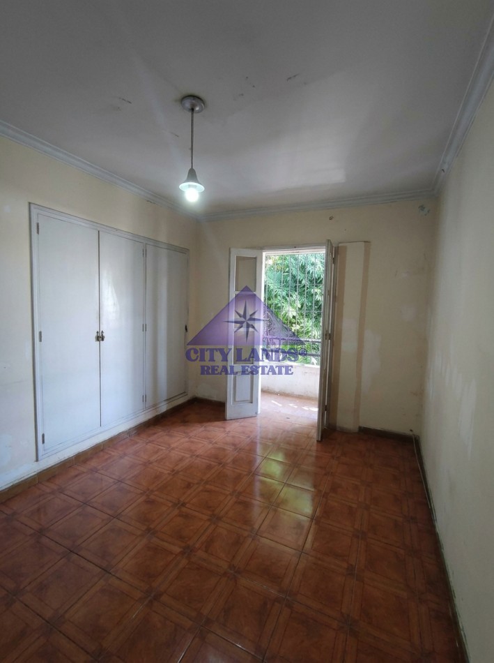 Casa en venta de cinco dormitorios y amplia cochera en Cuarta Seccion - Ciudad de Mendoza