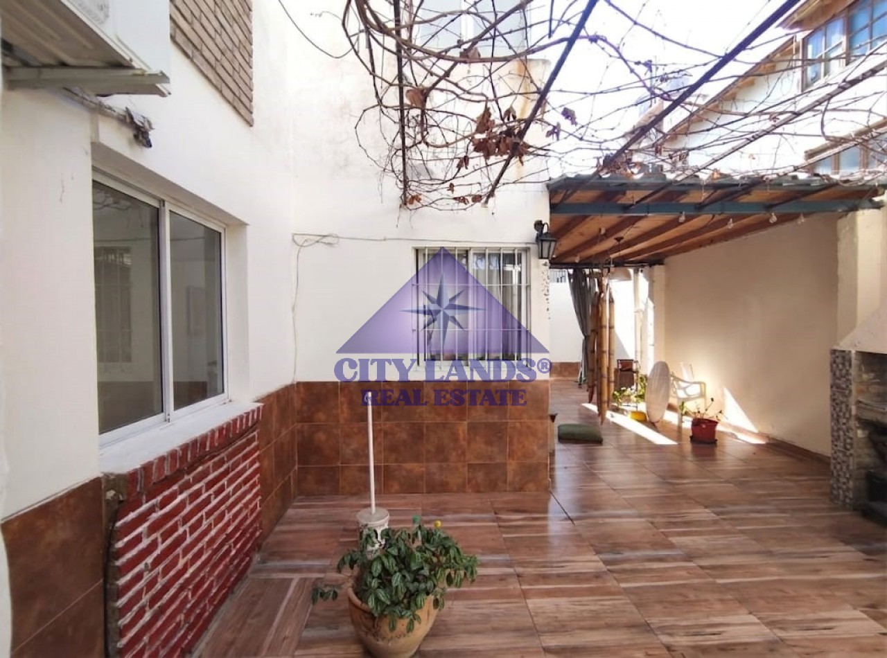 Departamento en venta 3 dormitorios, patio y cochera en Godoy Cruz