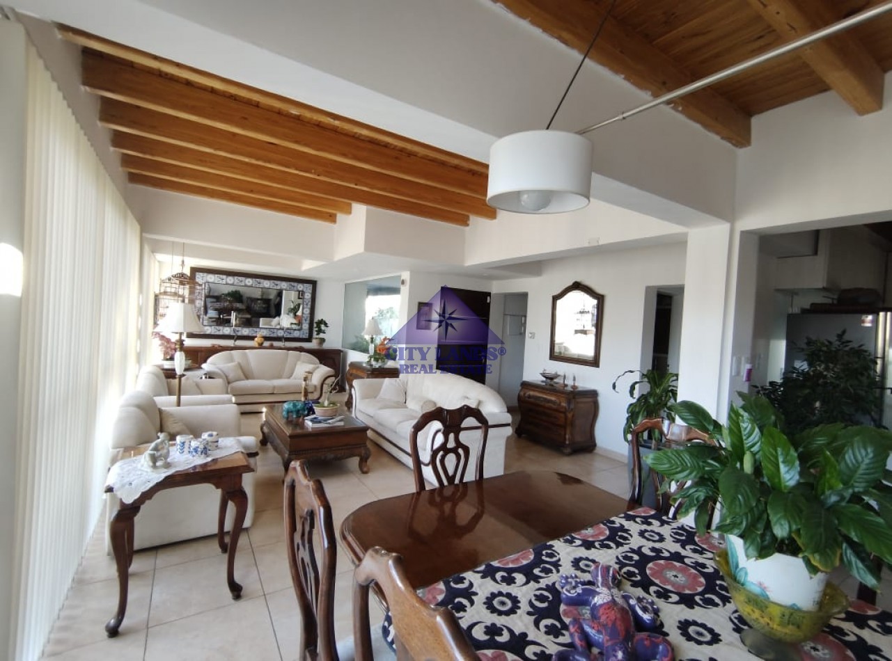 Casa en venta de 4 dormitorios en Barrio Privado, Carrodilla con piscina