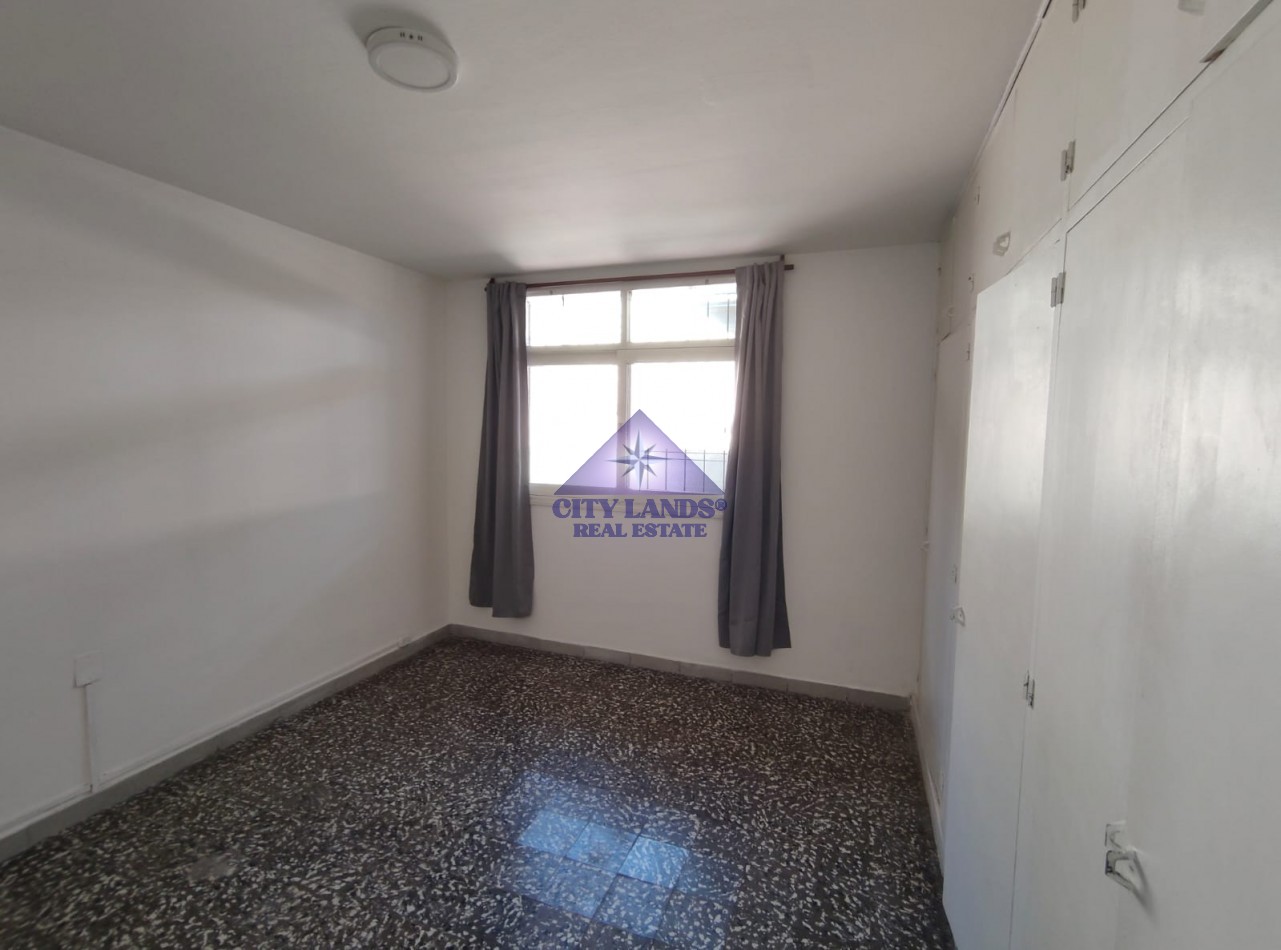 CASA EN ALQUILER DE TRES DORMITORIOS CON BICOCHERA Y PATIO EMBALDOSADO - DORREGO