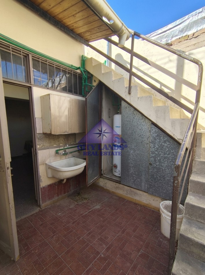 Casa en venta de cinco dormitorios y amplia cochera en Cuarta Seccion - Ciudad de Mendoza