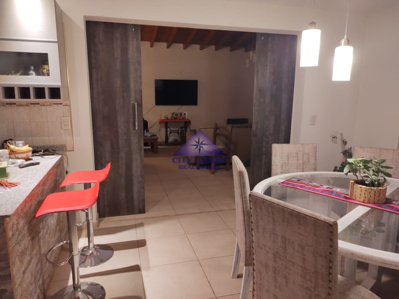 Casa de 3 dormitorios en venta en Perdriel con patio y piscina 