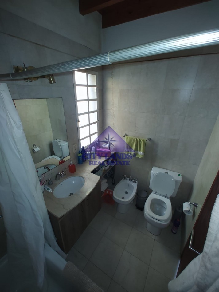 Casa de 3 dormitorios en venta en Perdriel con patio y piscina 