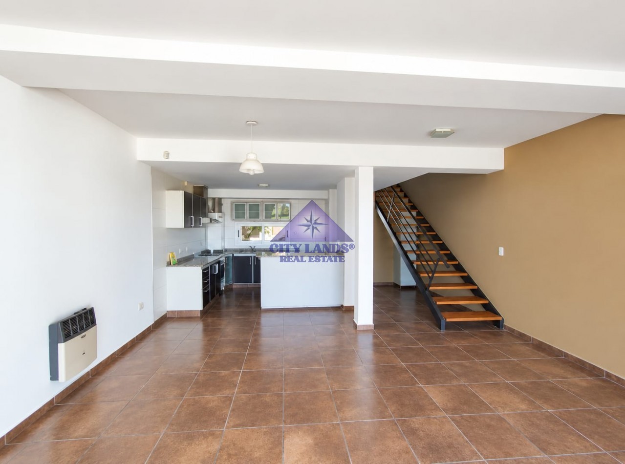 Excelente duplex de 3 dormitorios, cochera, en Complejo Privado Pueblo Qatari, Guaymallen