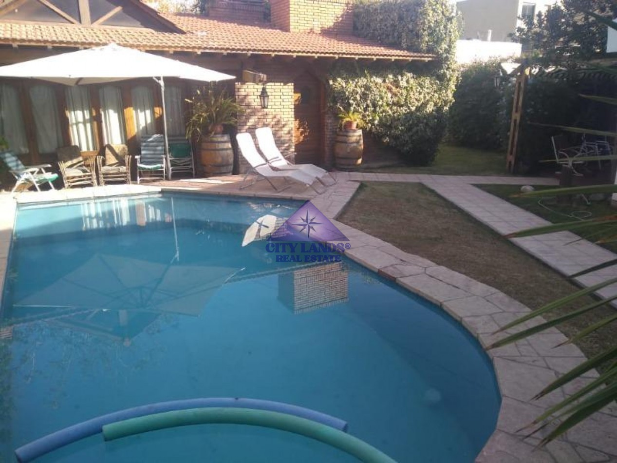 Amplia y moderna casa en venta en Alto Dorrego, Guaymallen, Mendoza