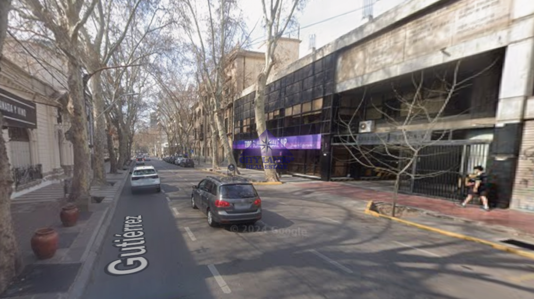 Cochera amplia en venta en la Ciudad de Mendoza