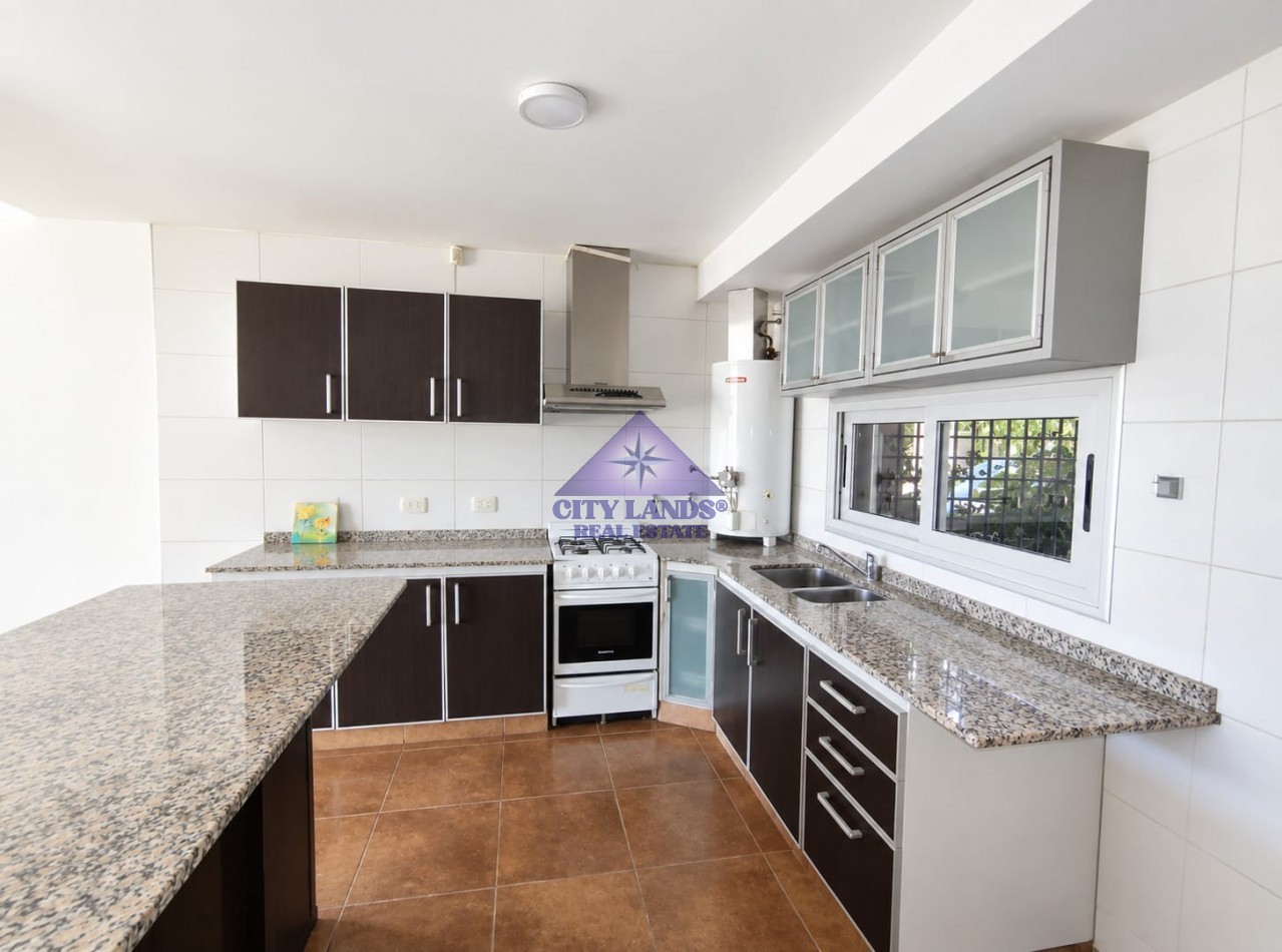 Excelente duplex de 3 dormitorios, cochera, en Complejo Privado Pueblo Qatari, Guaymallen