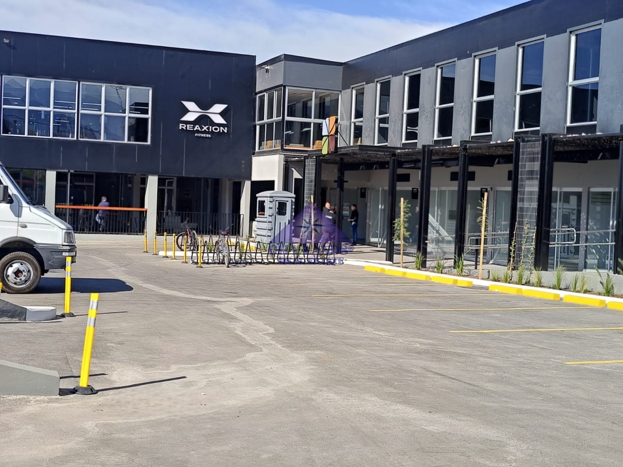 Excelente local en alquiler en Alto Brown Strip Center 