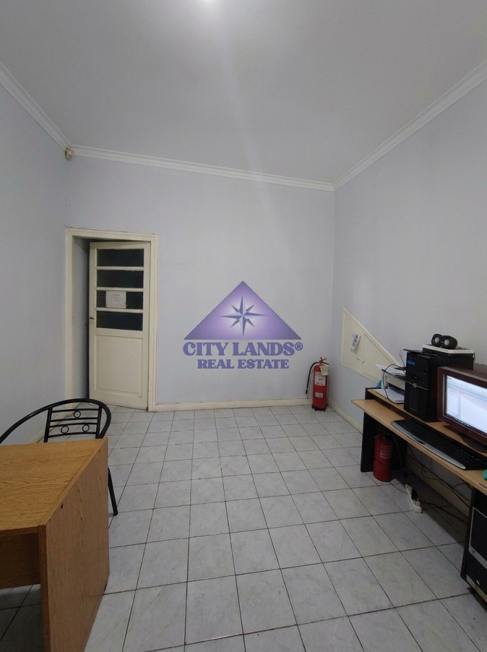 Casa en venta de cinco dormitorios y amplia cochera en Cuarta Seccion - Ciudad de Mendoza