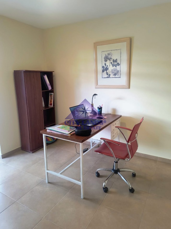 Casa de 3 dormitorios en venta en Perdriel con patio y piscina 