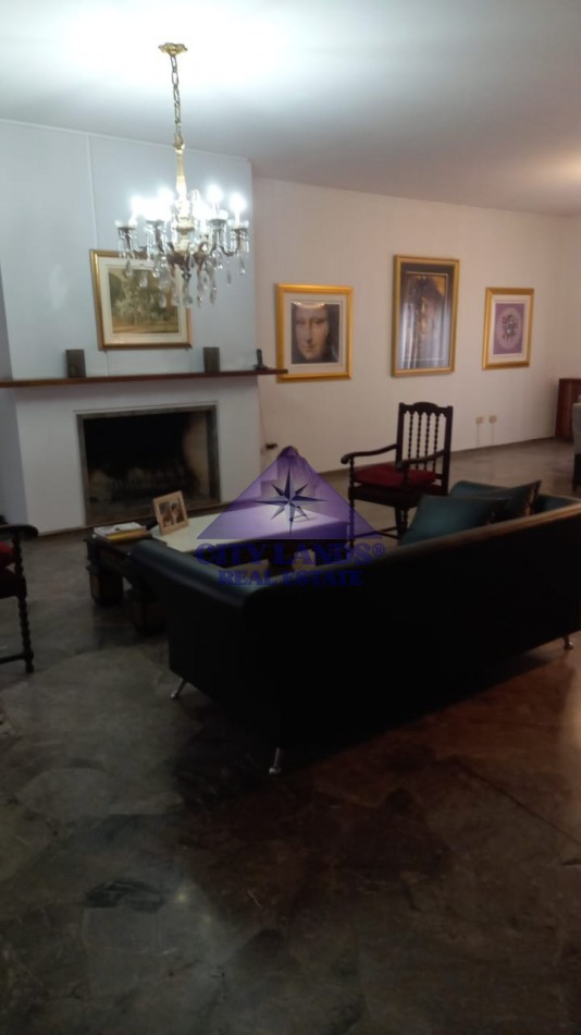 CASA EN VENTA - BARRIO BOMBAL - MENDOZA
