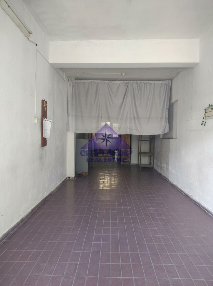 Casa en venta de cinco dormitorios y amplia cochera en Cuarta Seccion - Ciudad de Mendoza