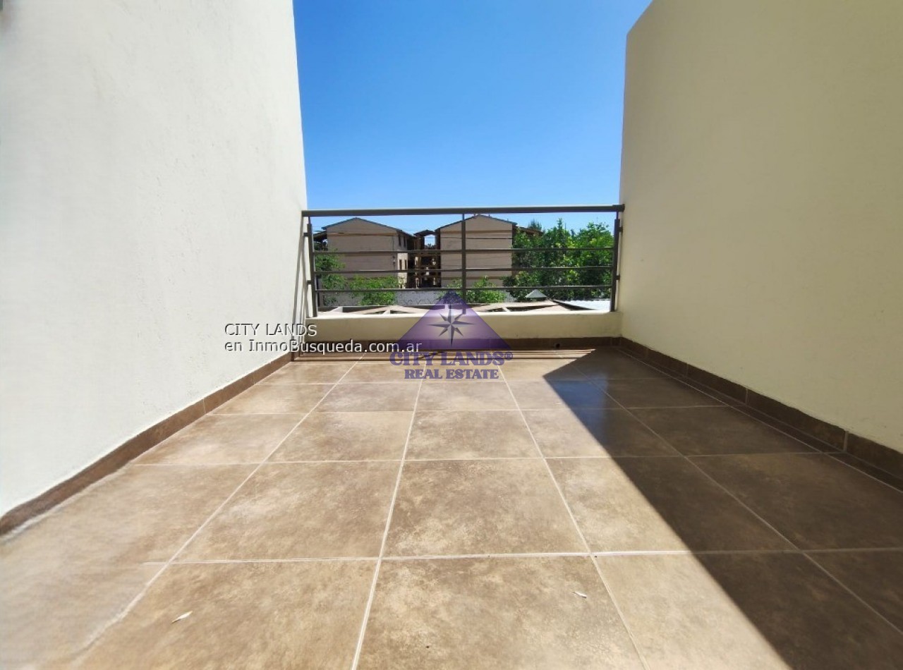 Excelente duplex de 3 dormitorios, cochera, en Complejo Privado Pueblo Qatari, Guaymallen