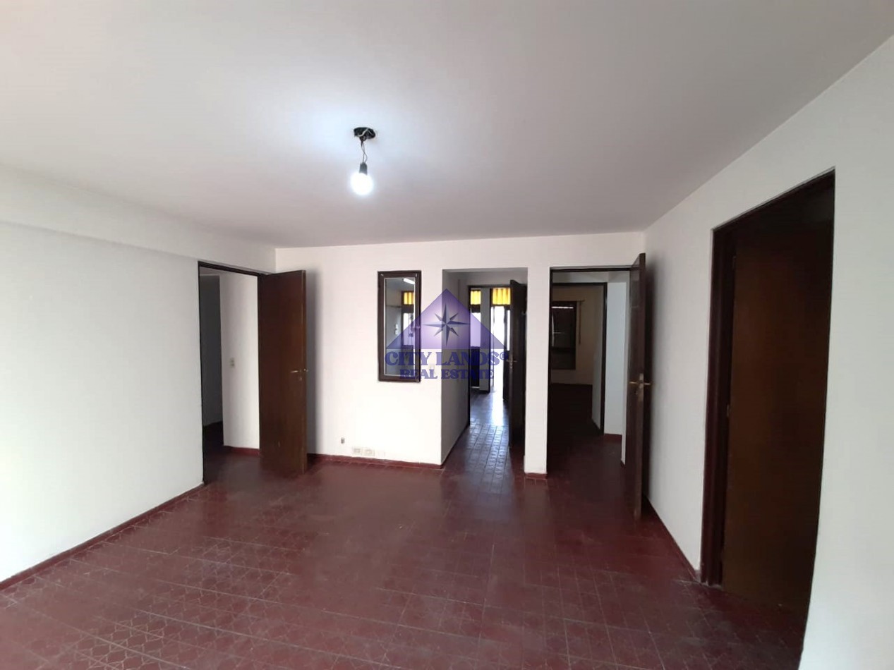 Departamento de dos dormitorios con cochera y patio en la Quinta Seccion - Ciudad de Mendoza
