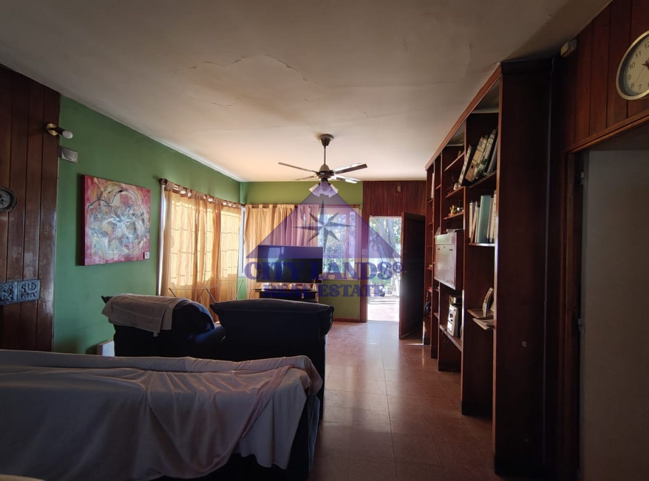 Casa en venta con amplio patio en las proximidades de La Puntilla
