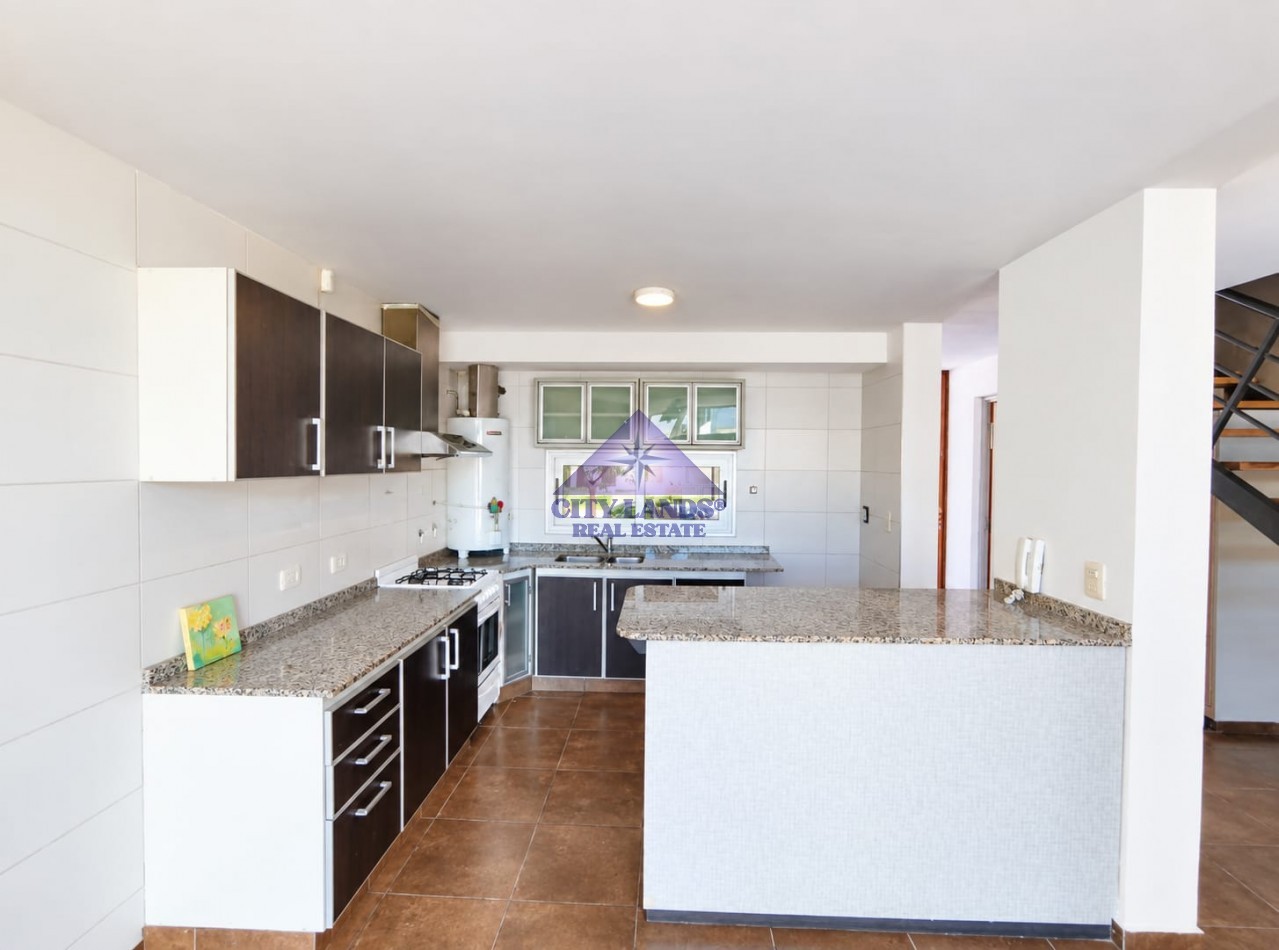 Excelente duplex de 3 dormitorios, cochera, en Complejo Privado Pueblo Qatari, Guaymallen