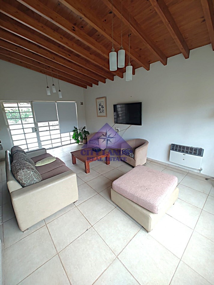 Casa de 3 dormitorios en venta en Perdriel con patio y piscina 