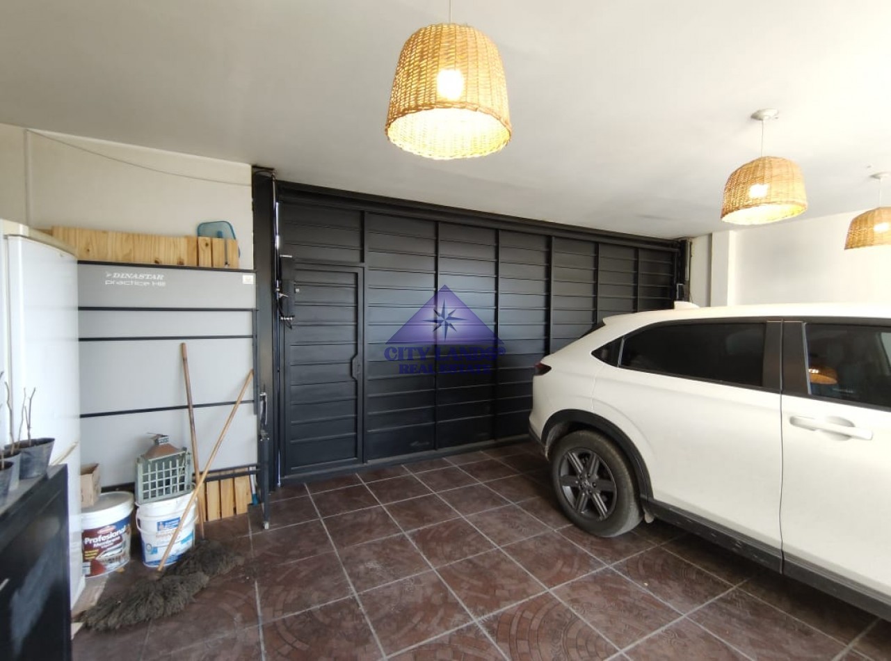 Casa en venta de 4 dormitorios en Barrio Privado, Carrodilla con piscina