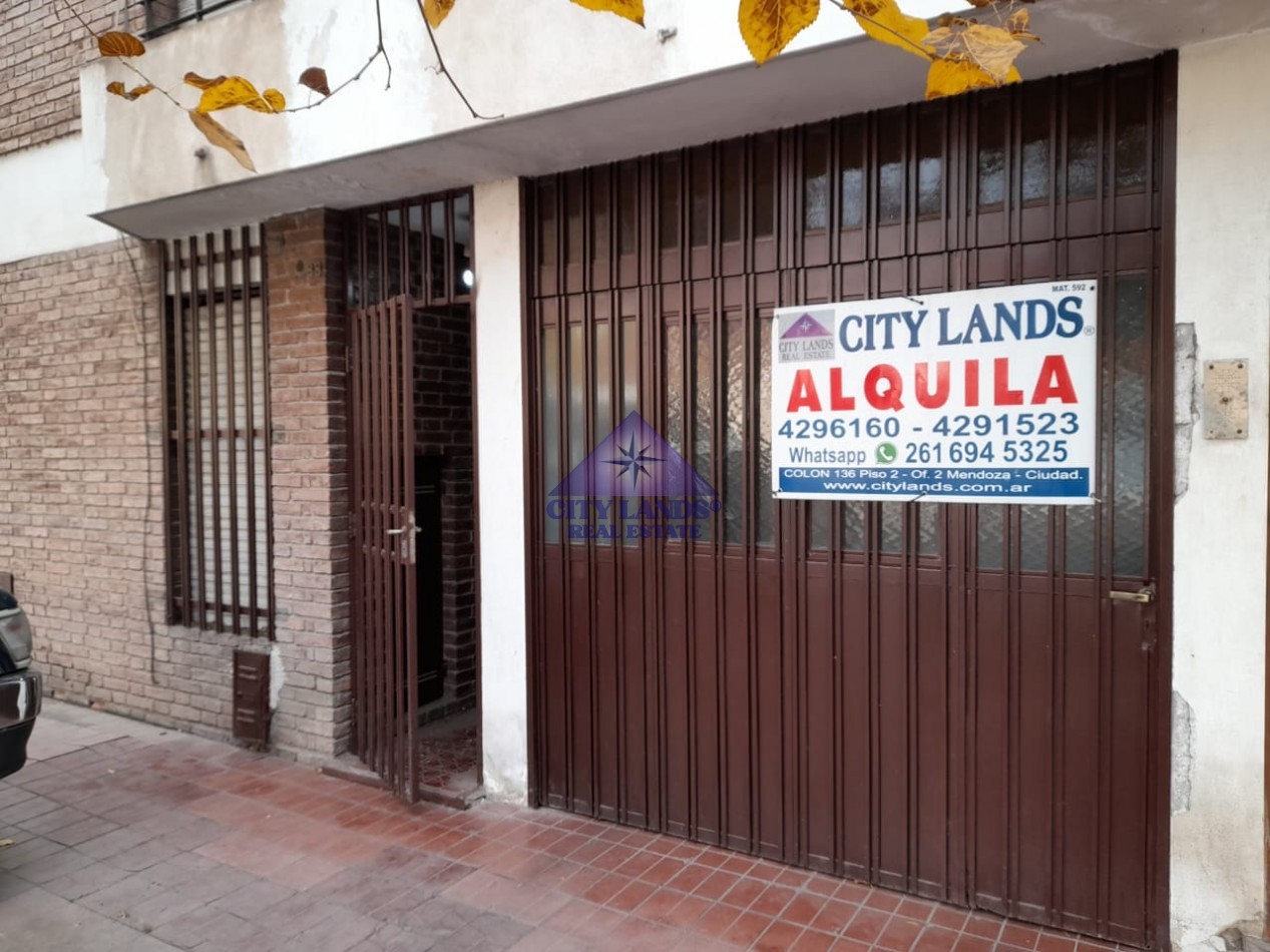 Departamento de dos dormitorios con cochera y patio en la Quinta Seccion - Ciudad de Mendoza