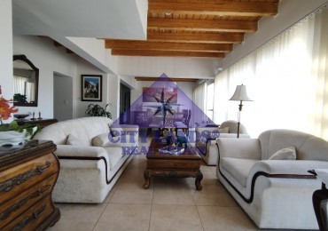 Casa en venta de 4 dormitorios en Barrio Privado, Carrodilla con piscina
